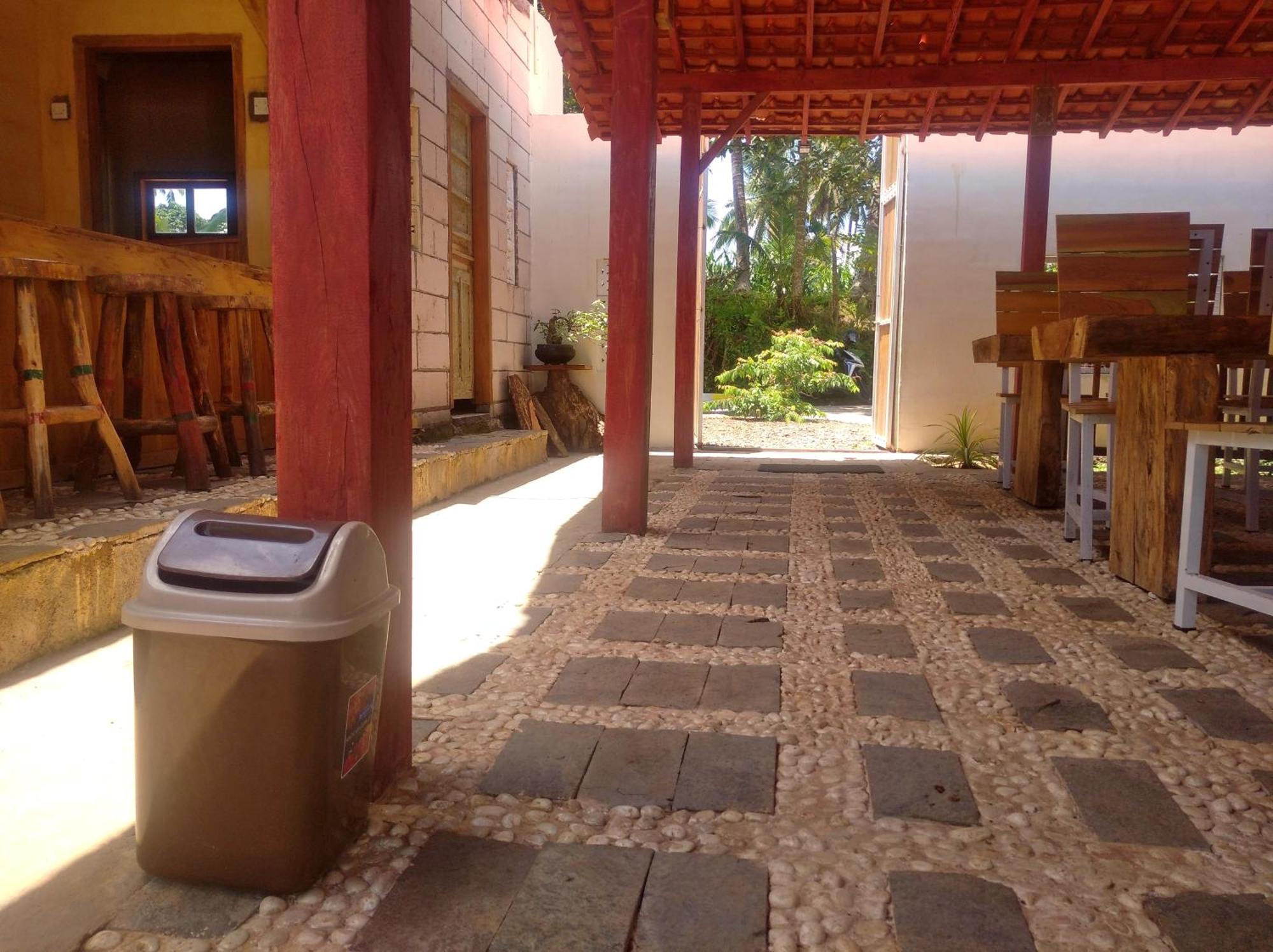 Wooden Kemiren Homestay Banyuwangi Banyuwangi  Exteriör bild